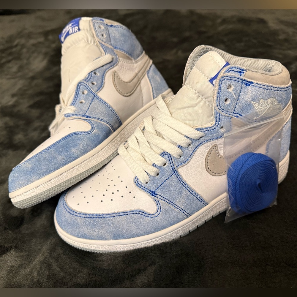 Jordan 1 Retro OG High Hyper Royal